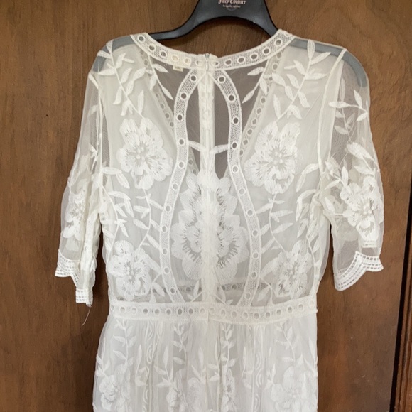 Relisted Pol white floral embroidered sheer material over romper boho size s/m - Picture 9 of 17